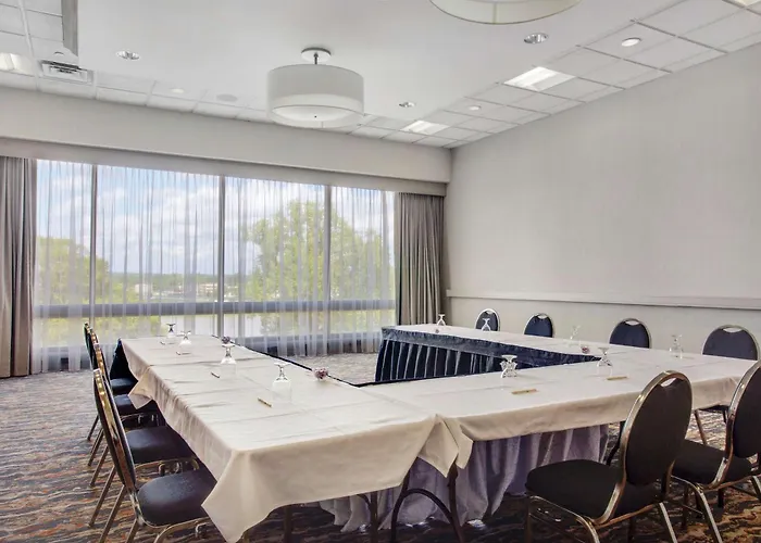 Doubletree By Hilton Little Rock