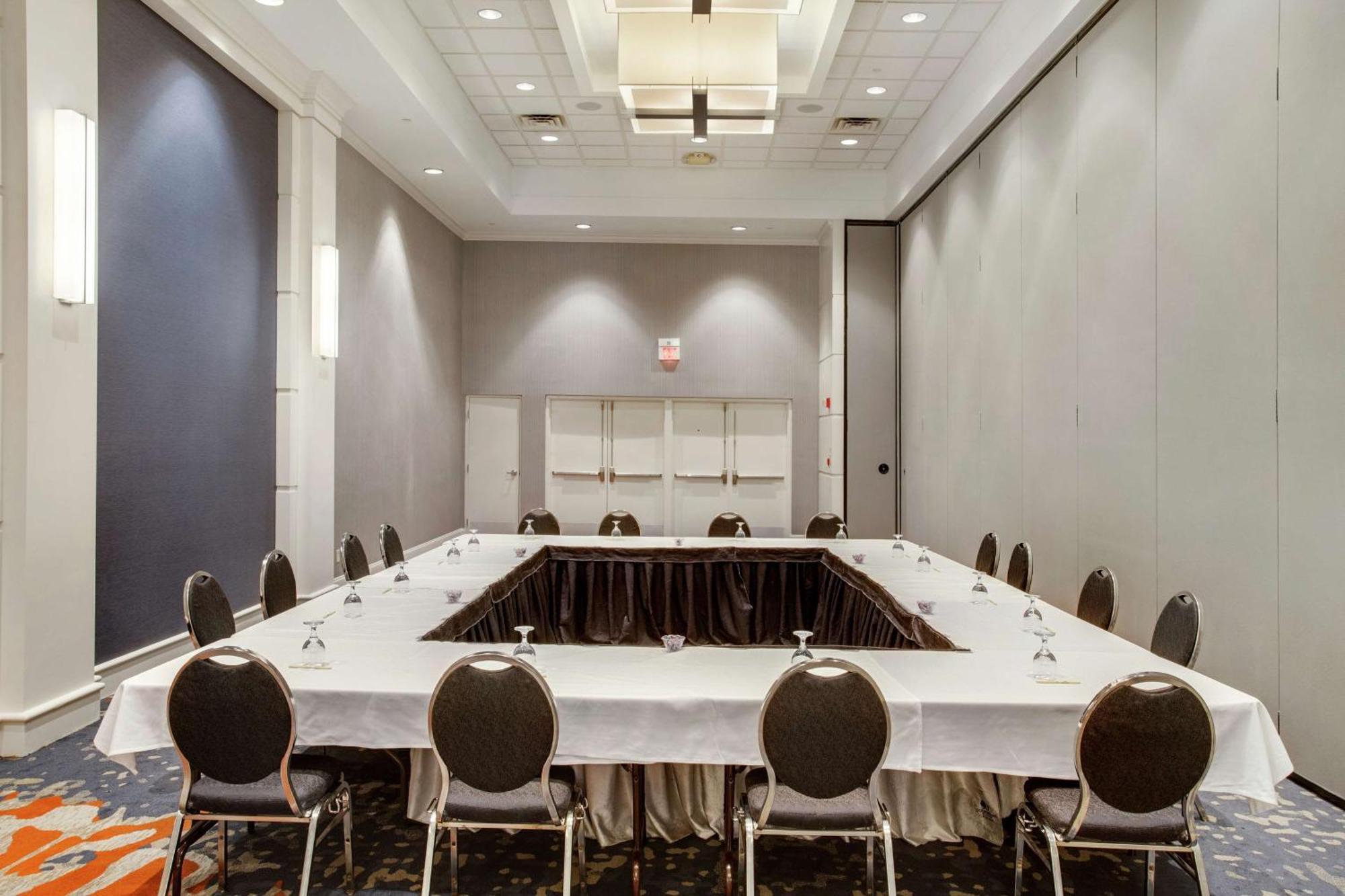 Doubletree By Hilton Hotel Little Rock